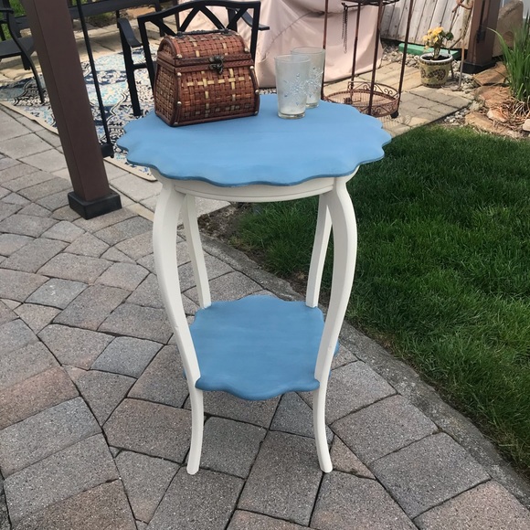 Side table - Picture 1 of 1